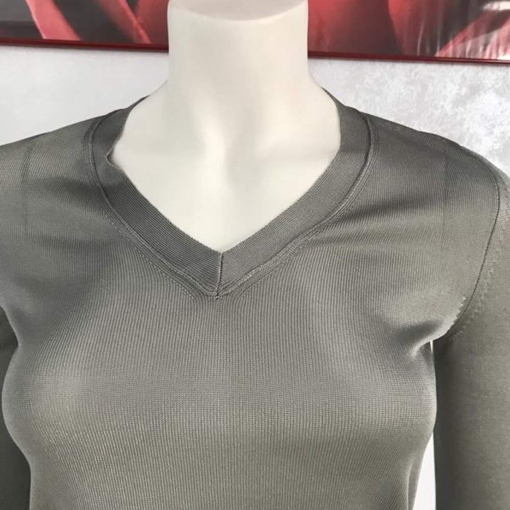 D&G Dolce and Gabbana beautiful silver gray  Vneck jumper XS-S - Picture 3 of 9
